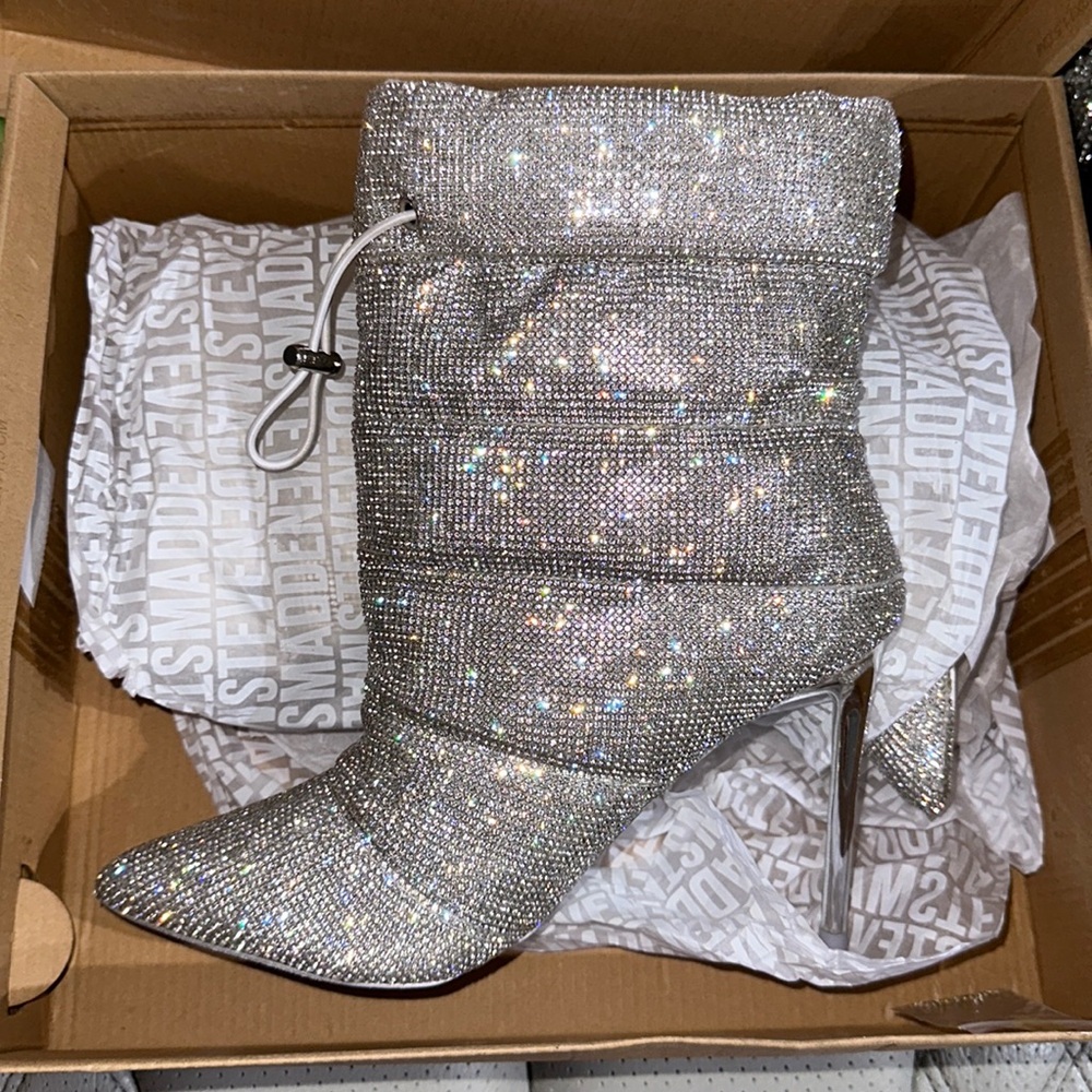 BRAND NEW STEVE MADDEN RHINESTONE BOOTS
